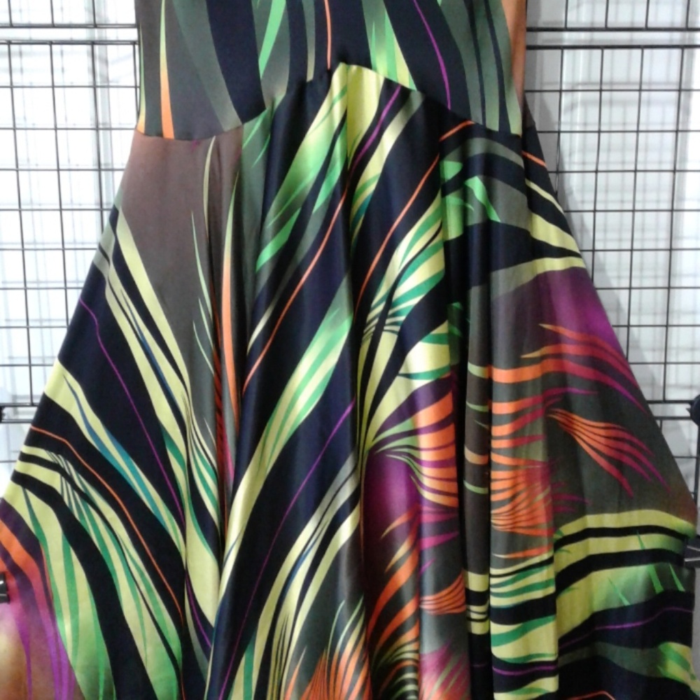 100% Silk Open Back Mermaid Cocktail Dress. NWOT - Picture 4 of 9